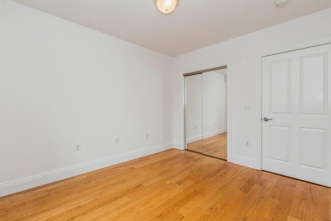 Building Photo - 125 43rd St