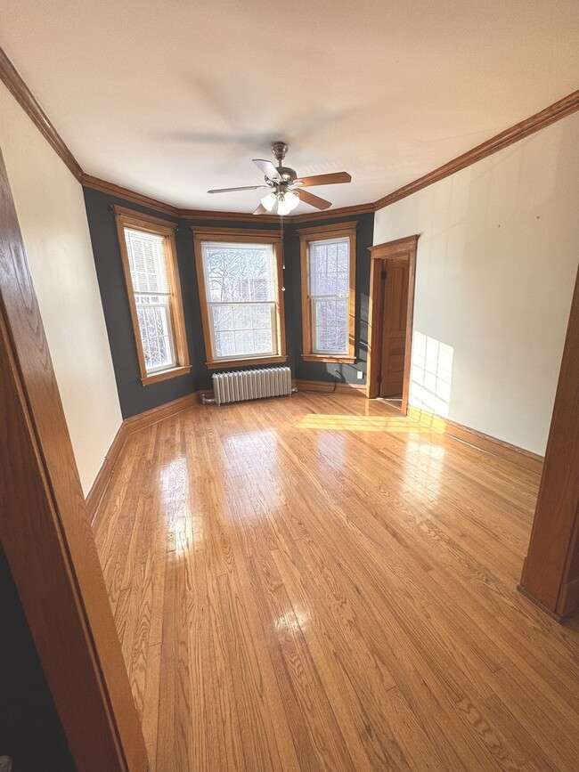 Building Photo - 2927 N Sacramento Ave