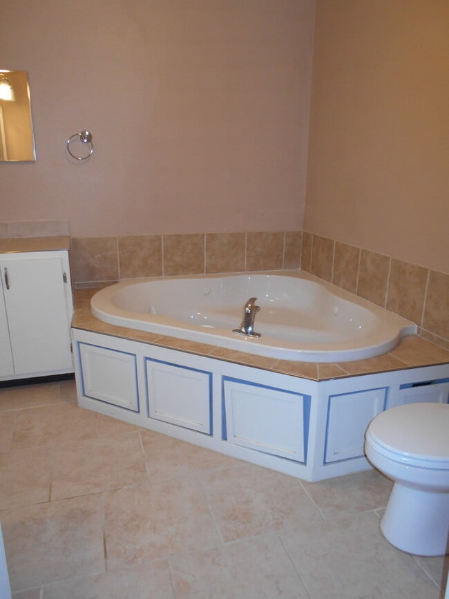 Building Photo - 3BR/2BA home.