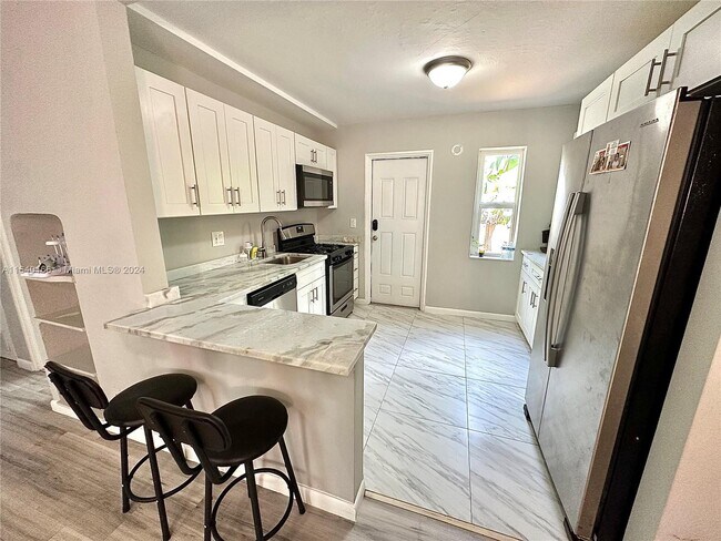 Building Photo - 1914 Dewey St