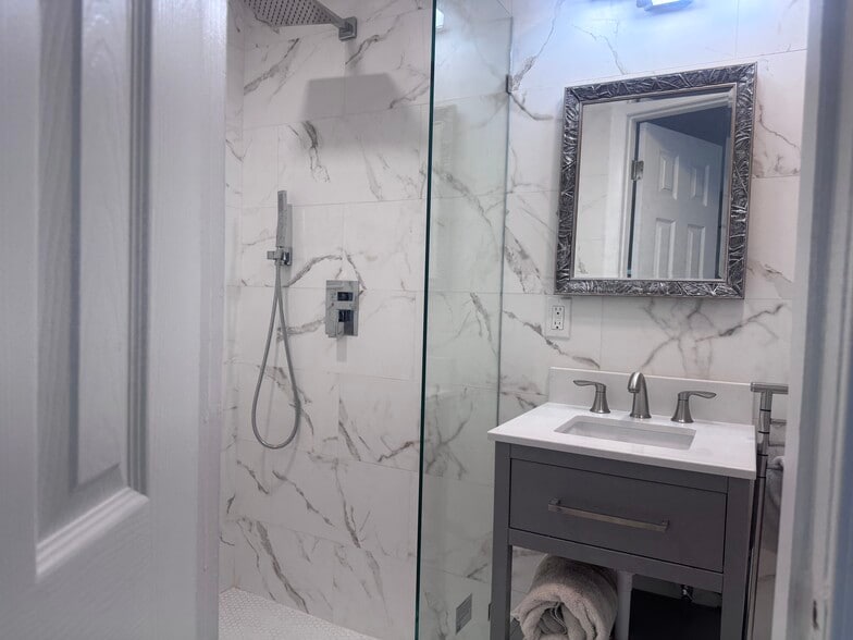 From entry of guest bathroom - 11 Zamora St