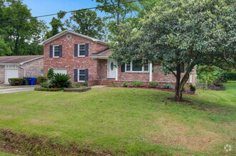 Building Photo - 8 Heathwood Dr