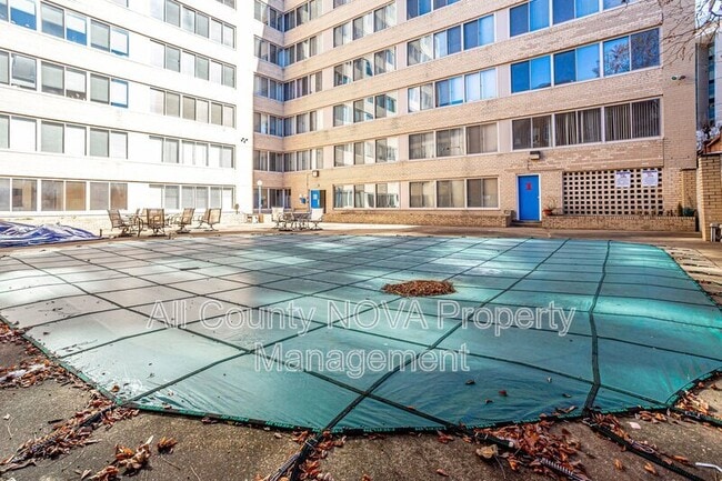 Building Photo - 922 24th St NW