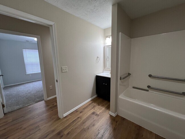 Building Photo - 105 Garden Cir