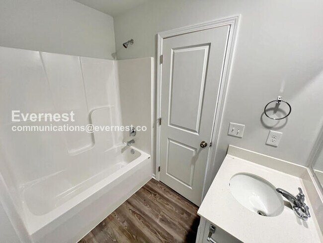 Building Photo - 3 Bed/2.5 Bath Home with Modern Amenities / Pet-Friendly / Coming Soon!