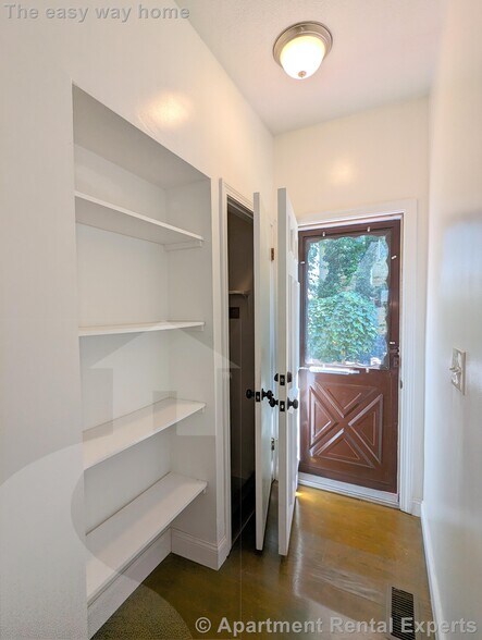 Building Photo - 108 W Quincy St