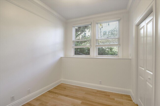 Building Photo - 1065 Montgomery St