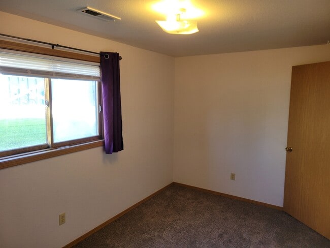 Building Photo - 115 Tyler Way