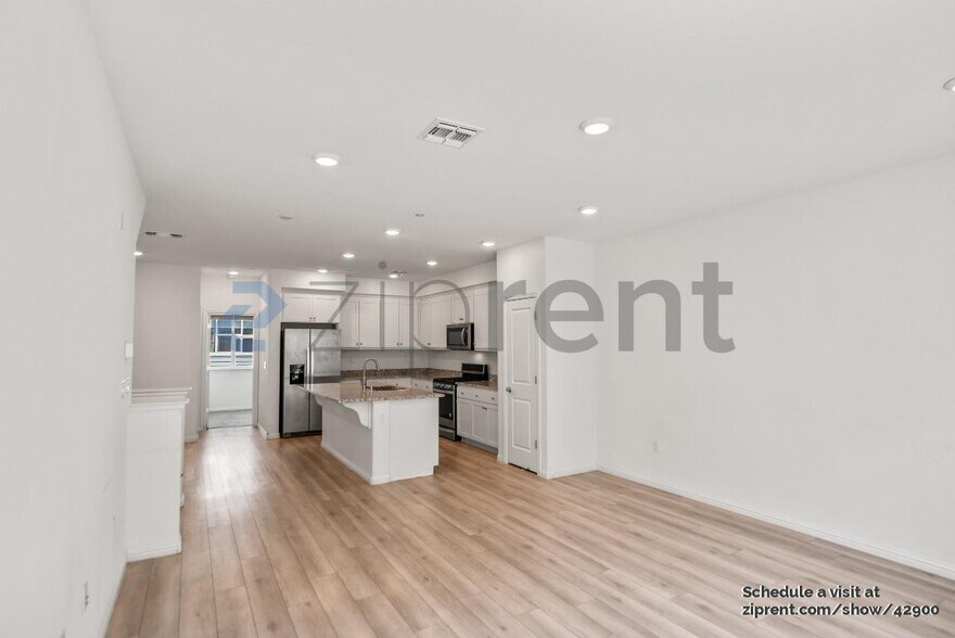 Building Photo - 40711 Penstemon Terrace