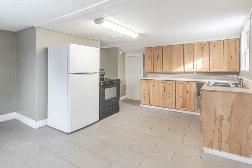 Building Photo - 820 Mill St