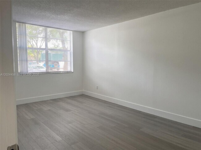 Building Photo - 484 NW 165th St