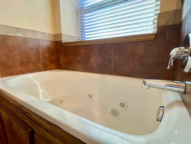 Building Photo - Water Front Property!!  3 Bed, 2 bath with Storm Shelter