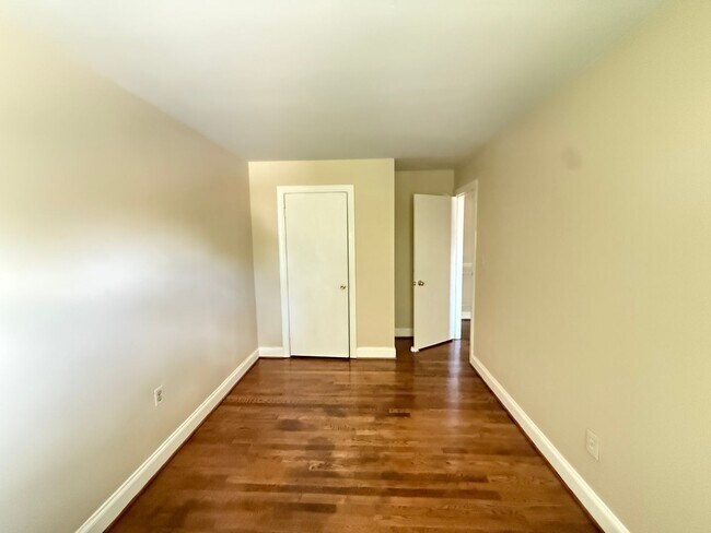 Building Photo - 14386 Berkshire Dr