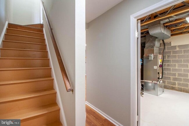 Building Photo - 9709 Lakepointe Dr