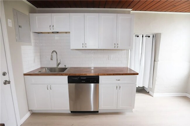 Building Photo - 305 Chestnut St