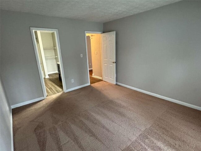 Building Photo - 3047 Regal Park Ct