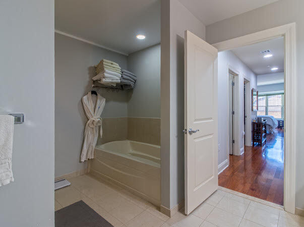 Master bathroom - 48 S Park St