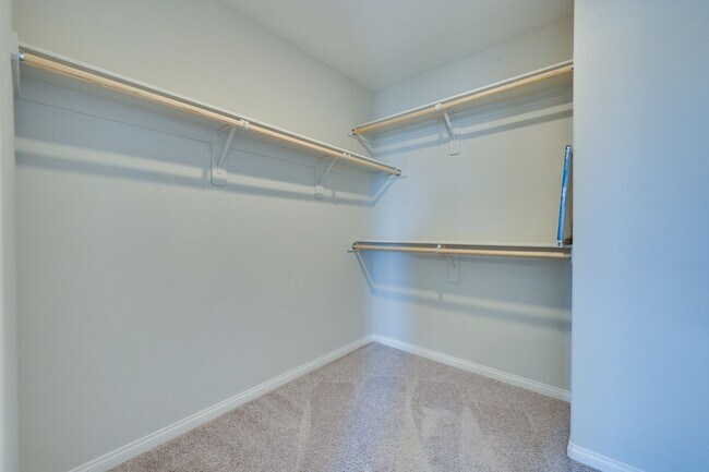Building Photo - NW!! Solar!!  Gated!!  Bed and bath downst...