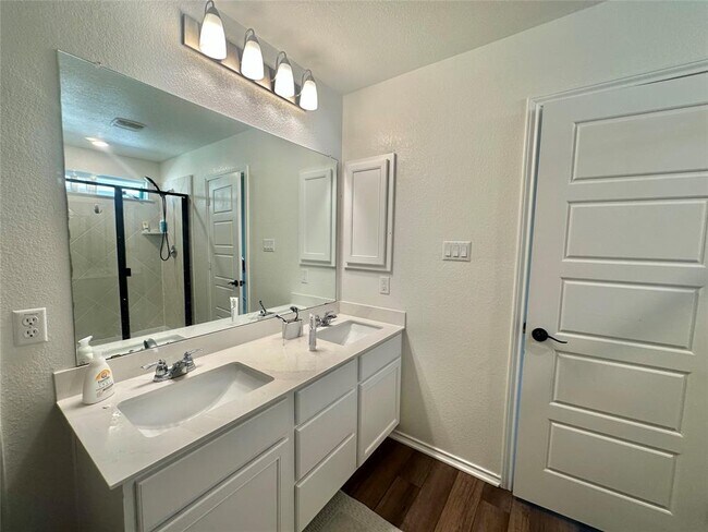 Building Photo - 123 Adeline Dr