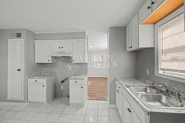 Building Photo - Cute 3 bedroom 1 bathroom home in Parkway Village Area!!! Section 8 Welcomed !!!