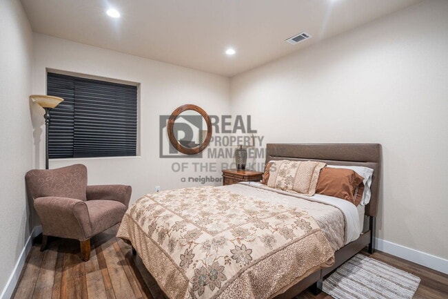 Building Photo - 3806 Edison Ave