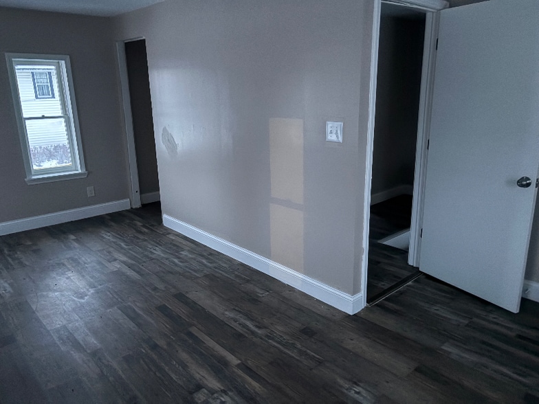 Building Photo - 2335 Maple Ave