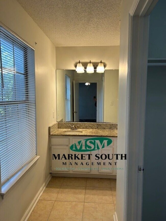 Building Photo - BRANDLEWOOD CUL-DE-SAC OFF GARRARD