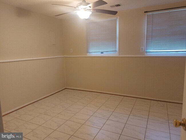 Building Photo - 1312 Hillcrest Dr