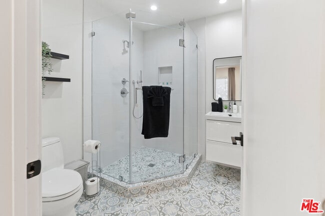 Building Photo - 5500 Morella Ave