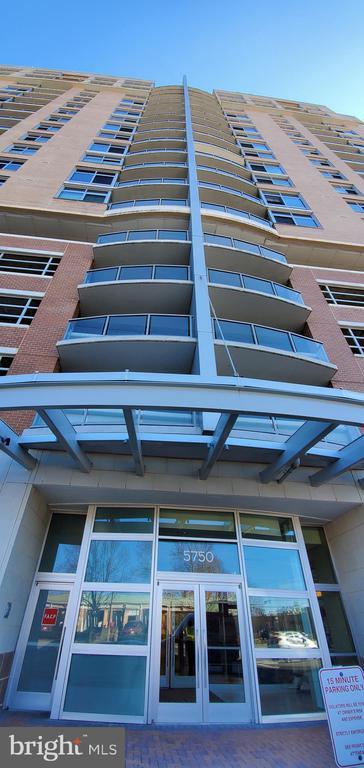Building Photo - 5750 Bou Ave