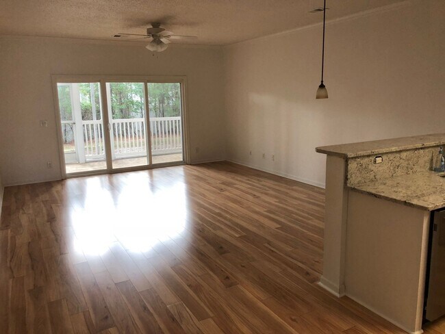 Building Photo - Spacious 3BR/2BA Condo Near North Myrtle B...