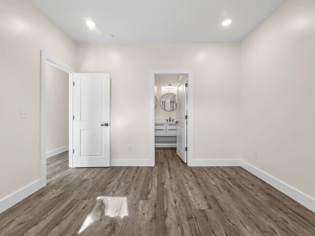 Building Photo - Charming 3 Bedroom Home in Spartanburg – Modern Upgrades & Stylish Finishes