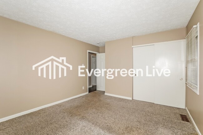 Building Photo - 3202 Donald Ave