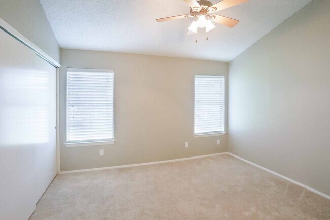 Building Photo - 1411 Gracy Farms Ln