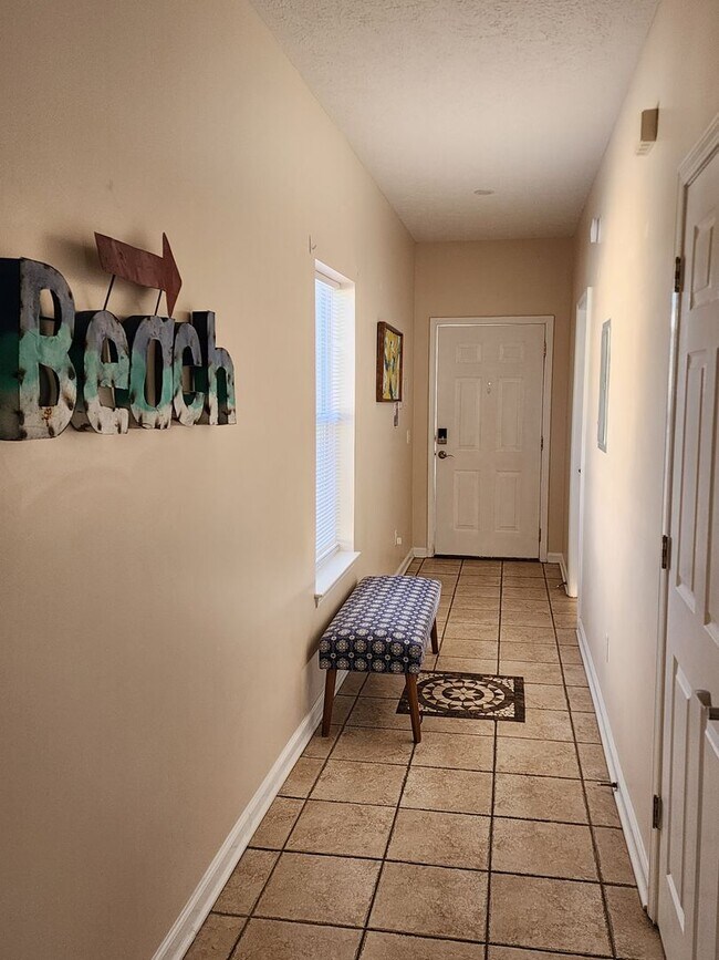 Building Photo - Palm Cove