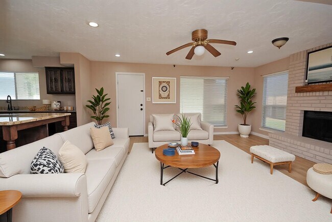 Building Photo - 13507 White Cliff Dr