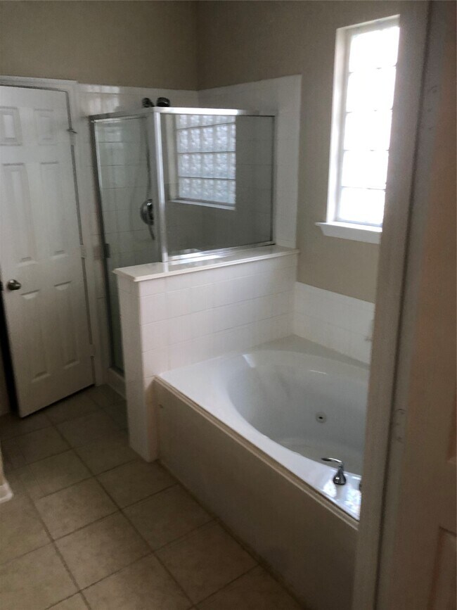 Building Photo - 17218 Mitchell Pass Ln