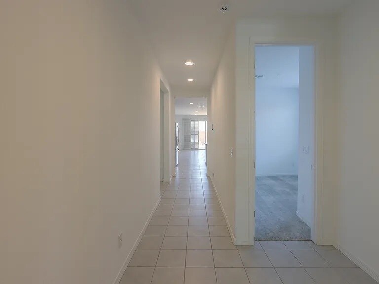 Building Photo - 832 S Strahan Pl