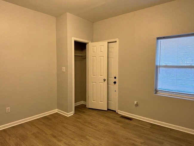 Building Photo - 1338 Barth Ave