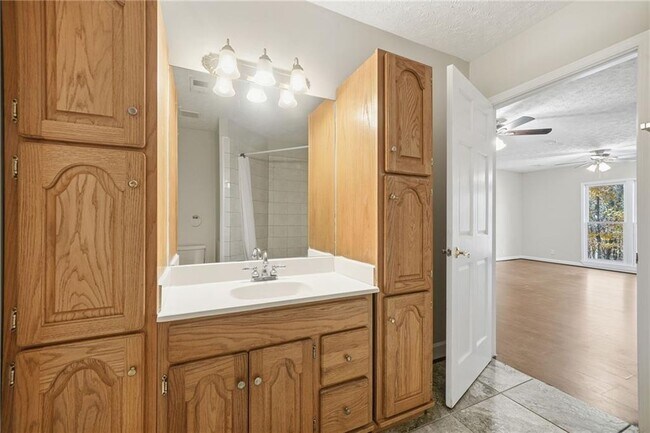 Building Photo - 3890 Steve Tate Hwy