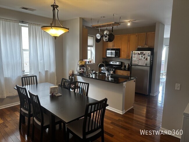 Building Photo - 1121 W Washburne Ave