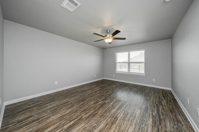 Building Photo - 602 Hollyhock Dr