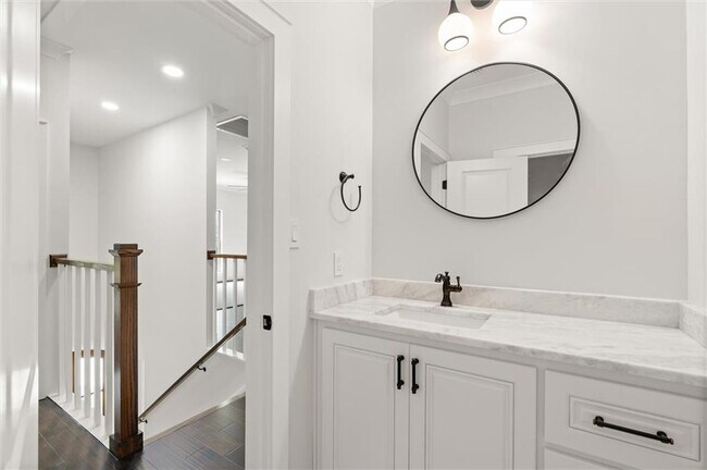 Building Photo - 5488 S Hilltop Dr