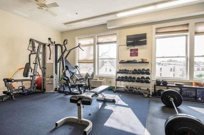 Building Photo - 564 Gregory Ave