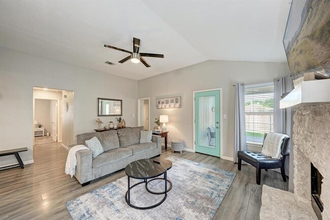 Building Photo - 2022 Balsam Way