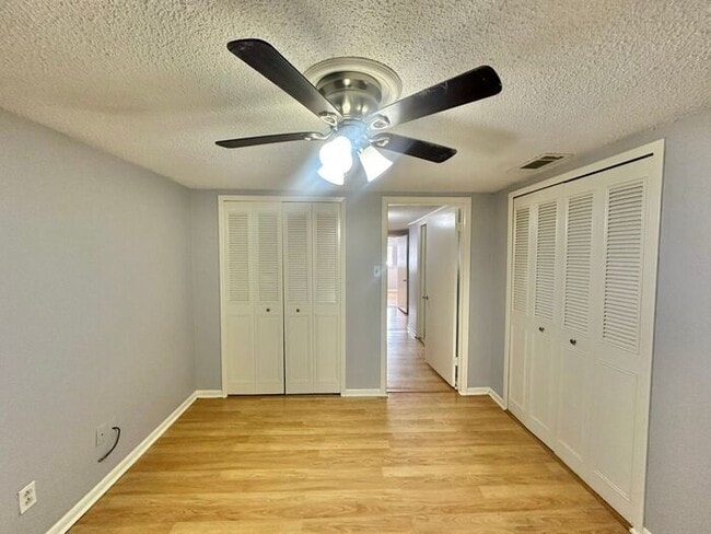 Building Photo - 1 Bed 1 Bath at Broadway Apartments! All B...