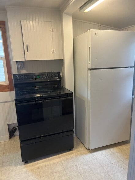 gas stove & fridge - 331 Oklahoma Rd