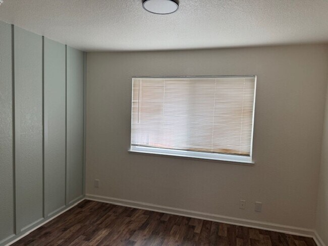 Building Photo - Duplex for Rent in Sacramento, CA