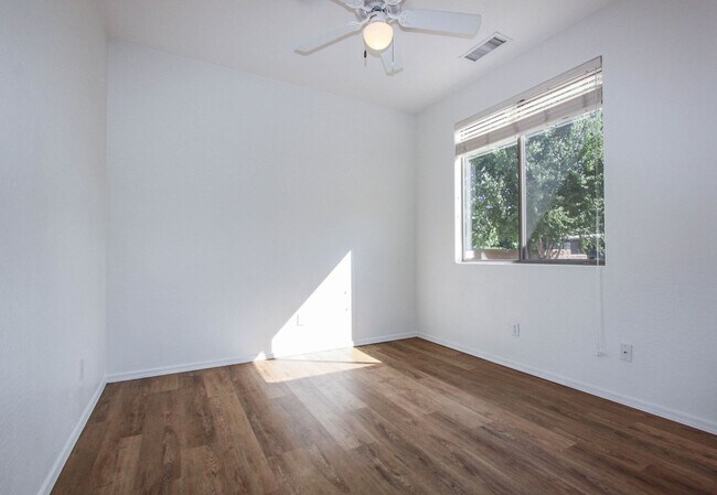Building Photo - 3 Bedroom in Stoneridge