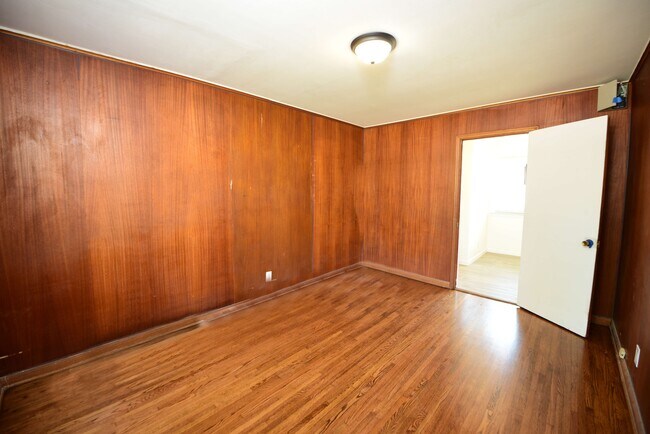 Building Photo - 477 S Norwood Ave